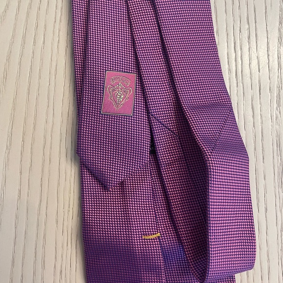 gorgeous authentic never used Gucci silk tie. - Picture 10 of 12